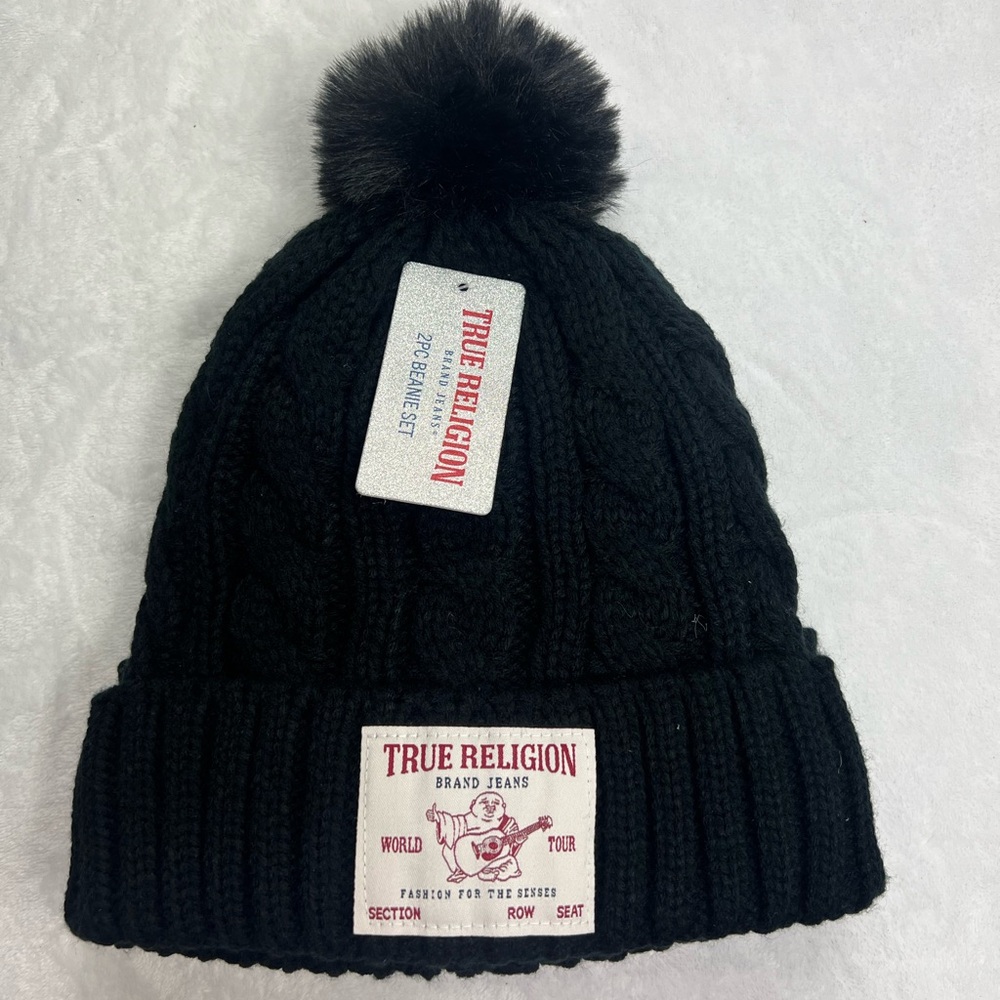 True Religion NWT Women’s Set Of Two ~ One Size . Cuffed Knit Beanies
004